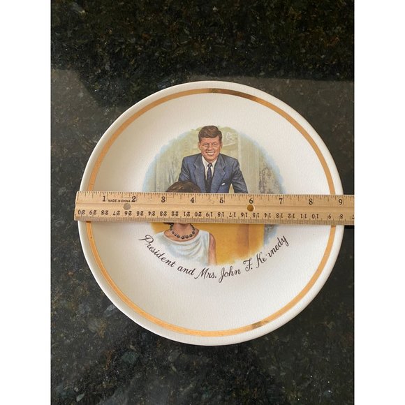 President and Mrs. John F. Kennedy 9.25" Collectible Plate, Gold Rimmed - Picture 4 of 6